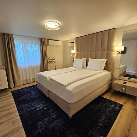 Hotel Queen Râmnicu Vâlcea Exterior foto